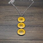 Elegantiškas pakabukas su laikrodžių detalėmis Elegantiškas pakabukas su laikrodžių detalėmis