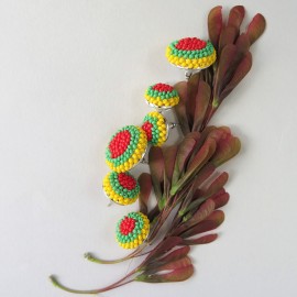 GERVUOGĖLĖS. Trispalviai tautiniai apvalūs auskarai 