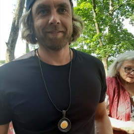 Kaklo papuošalas kiaušinienė