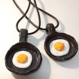 Kaklo papuošalas kiaušinienė