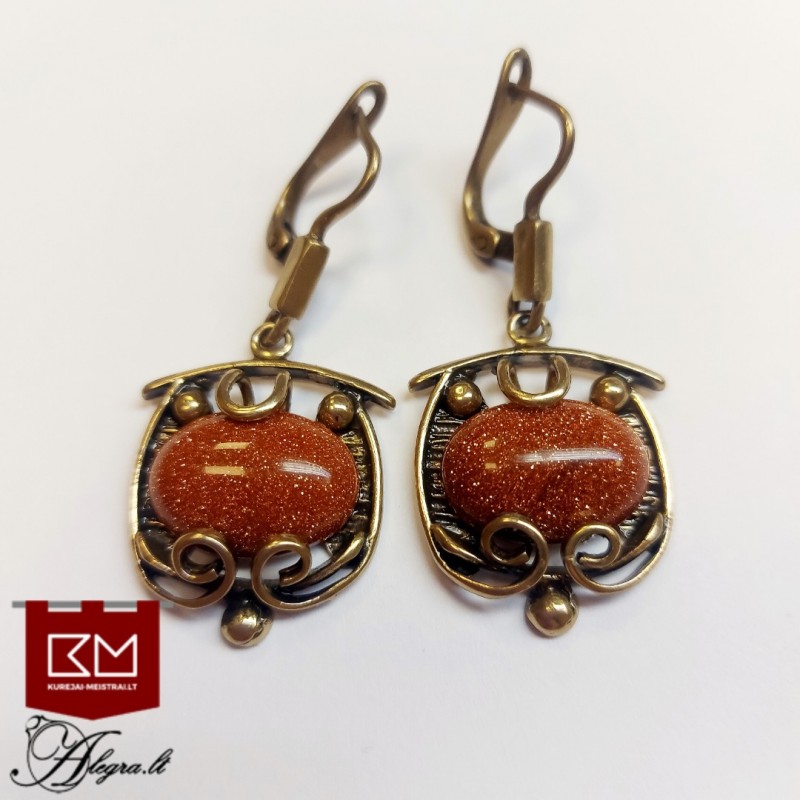 Žalvariniai auskarai su saulės akmeniu