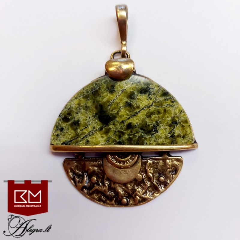 Žalvarinis pakabukas su serpentinu