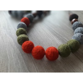 Karoliai ir apyrankė