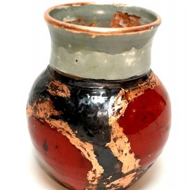 Vaza dekoruota variu