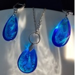 Komplektukas Caeruleum - pakabukas ir auskarai su nendrių pluksnelėmis