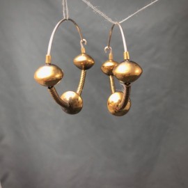 Auskarai, trikaroliai-žiediniai, XIV a. 