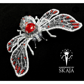 Sagė “ Ledo drugys”,  yra trys spalvos