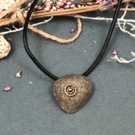 Pakabutis su etno motyvu