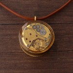 Steampunk stiliaus pakabukas iš laikdrožio mechanizmo