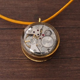 Steampunk stiliaus pakabukas iš laikdrožio mechanizmo