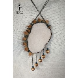 Ilgas kaklo pakabukas 