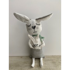 Zuikienė su zuikiuku Zuikienė su zuikiuku