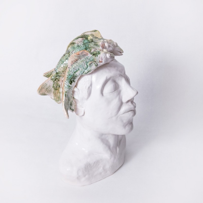 Keramikinė skulptūra su žuvimis Keramikinė skulptūra su žuvimis