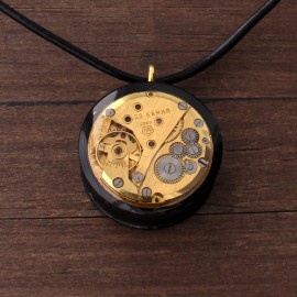 Steampunk stiliaus pakabukas iš laikdrožio mechanizmo