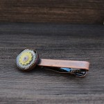 Kaklaraiščio segtukas su laikrodžių detalėmis