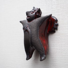 Velniukas iškandžiotais sparnais Velniukas iškandžiotais sparnais