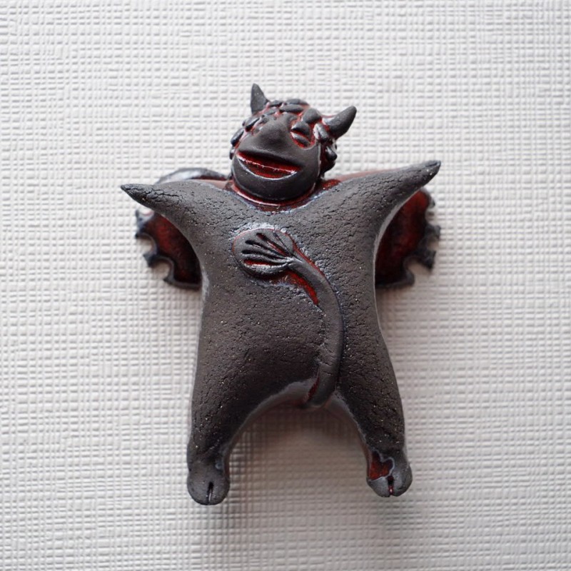 Velniukas iškandžiotais sparnais Velniukas iškandžiotais sparnais