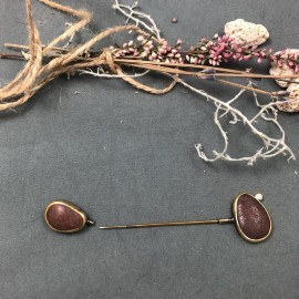 Segė-smeigtukas su jūros akmenėliais