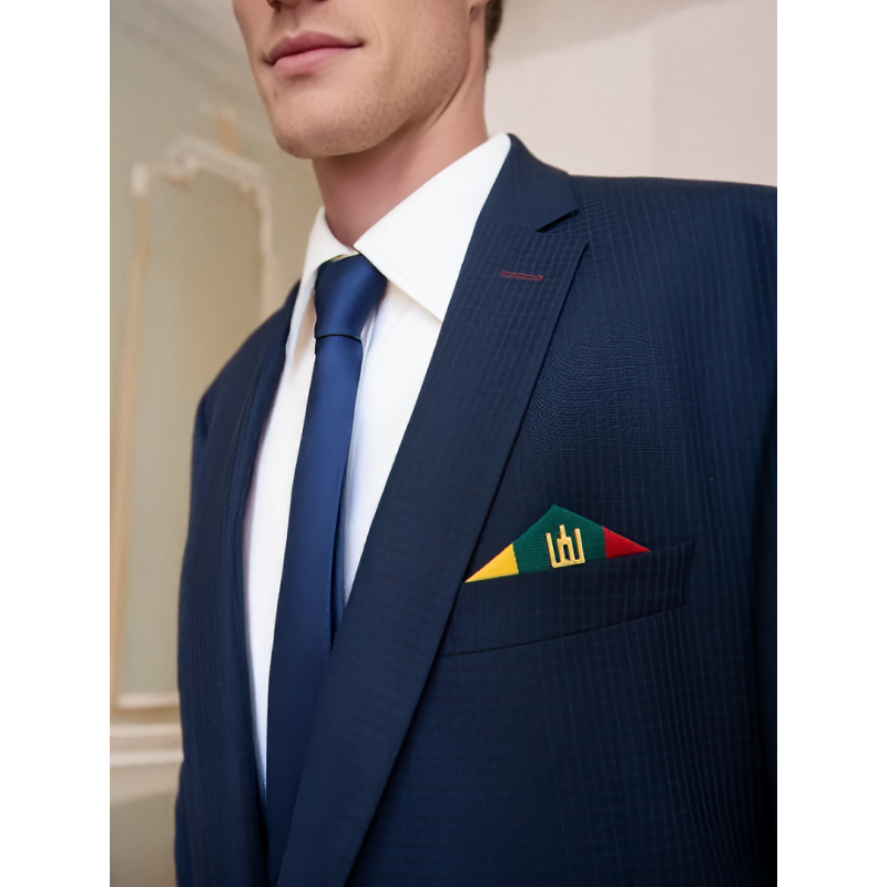 Trispalvė švarko fantazija dekoruota Gediminaičių stulpais 