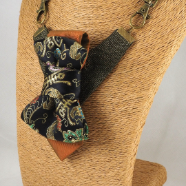 Kaklaraištis peteliškė varlytė žiogaitė "VIKTORIA" su metaliniu papildomu lankeliu