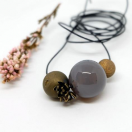 Minimalistinis kaklo papuošalas