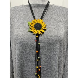 Kaklo papuošalas "Saulėgrąža" iš natūralios odos