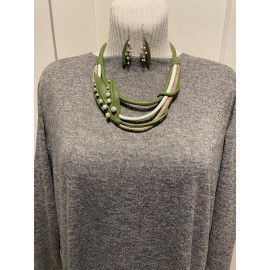 Auskarai ir kaklo papuošalas "Pakalnutės" iš natūralios odos