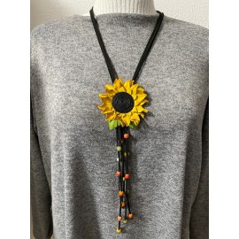 Kaklo papuošalas "Saulėgrąža" iš natūralios odos