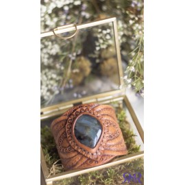 Apyrankė iš natūralios odos ir labradorito (Mėnulio) akmens