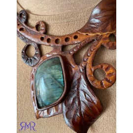 Kaklo papuošalas iš natūralios odos ir labradorito akmens (Mėnulio akmuo)