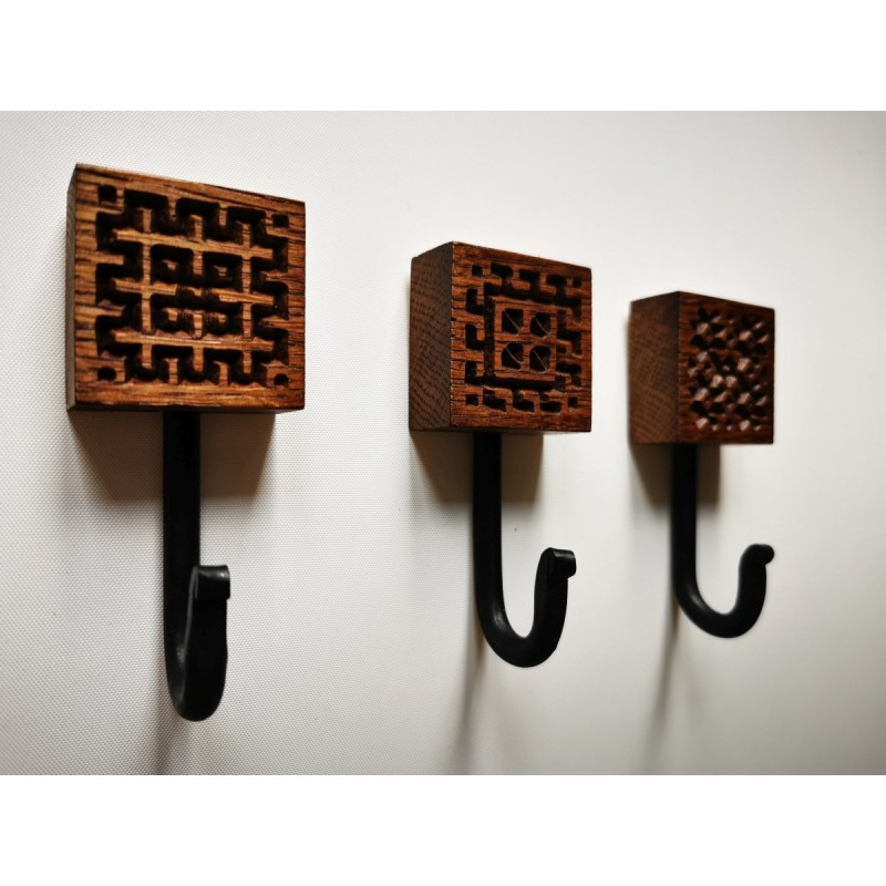 Ąžuolinis Etno stiliaus rūbų kabliukas, mažas, 3 vnt.