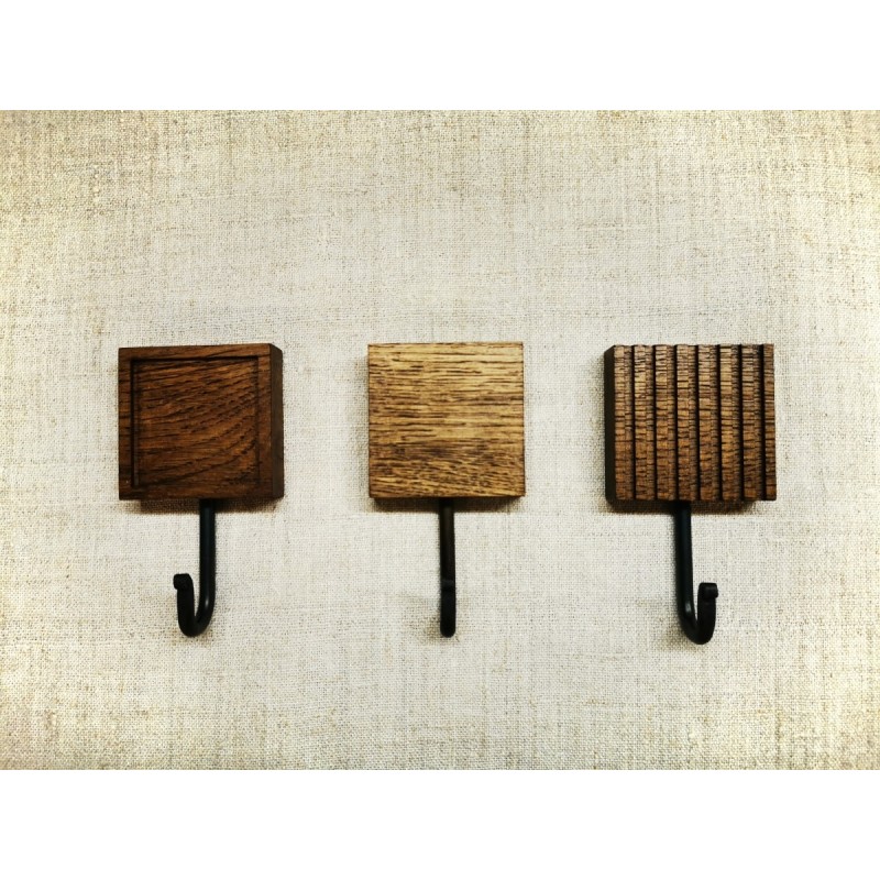 Modernios klasikos rūbų kabliukas iš ąžuolo Didelis Kvadratas, 3 vnt.