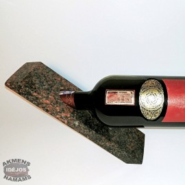 Akmeninis balansuojantis butelio laikilis. Rudas granitas