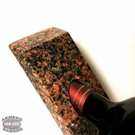 Akmeninis balansuojantis butelio laikilis. Rudas granitas