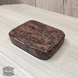 Akmeninė muilinė iš raudono granito