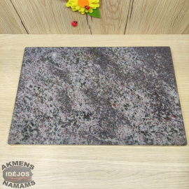 Akmeninė pjaustymo lentelė. Violetinio atspalvio granitas