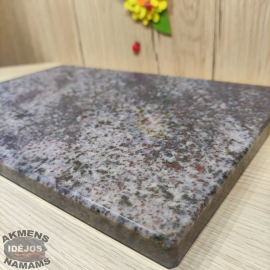 Akmeninė pjaustymo lentelė. Violetinio atspalvio granitas