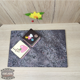 Akmeninė pjaustymo lentelė. Violetinio atspalvio granitas