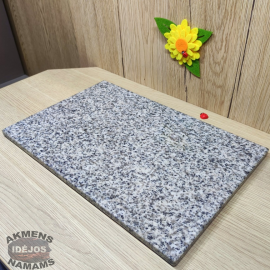 Akmeninė pjaustymo lentelė. Šviesus granitas