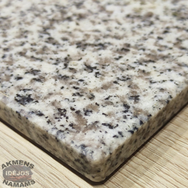 Akmeninė pjaustymo lentelė. Šviesus granitas