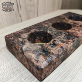 Akmeninis prieskonių laikiklis. Iš rudo granito