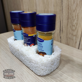 Akmeninis prieskonių laikiklis. Iš balto marmuro skaldelės