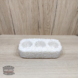 Akmeninis prieskonių laikiklis. Iš balto marmuro skaldelės