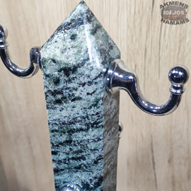 Puodukų laikilis iš granito