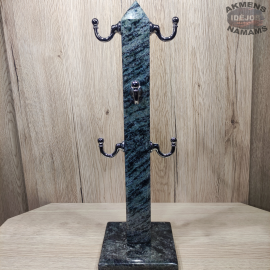 Puodukų laikilis iš granito