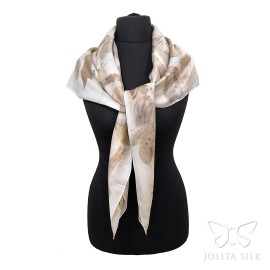 Augalais dažyta šilko skarelė 