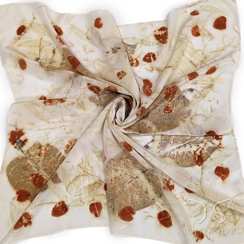 Augalais dažyta šilko skarelė 