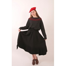 Merino vilnos megztukas "Raudonkepuraitė" Merino vilnos megztukas "Raudonkepuraitė"