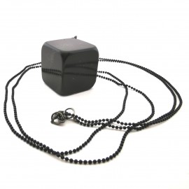 Pakabukas iš juodo presuoto gintaro