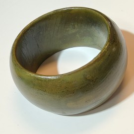 Žalvarinė apyrankė su patina